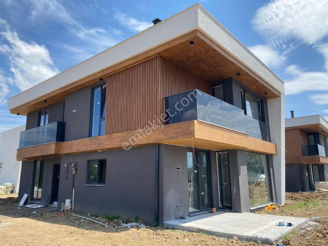 Düzce Merkez içerisinde satılık Villa