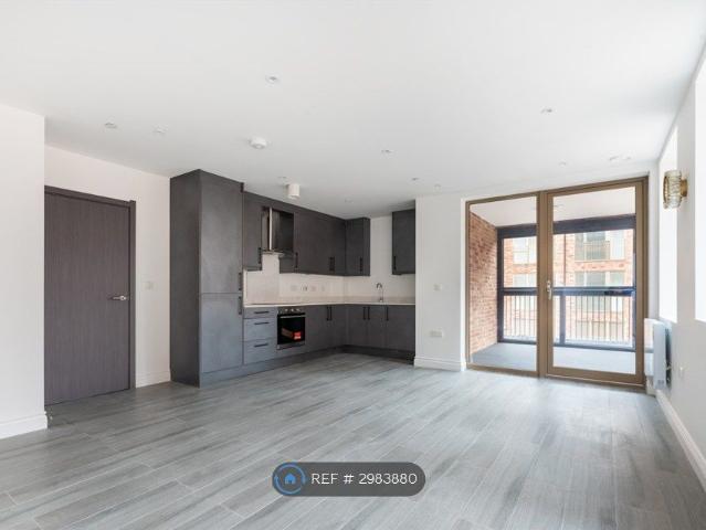 Apartment for rent in Whitton, Greater London
