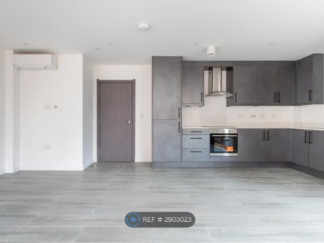 Apartment for rent in Whitton, Greater London
