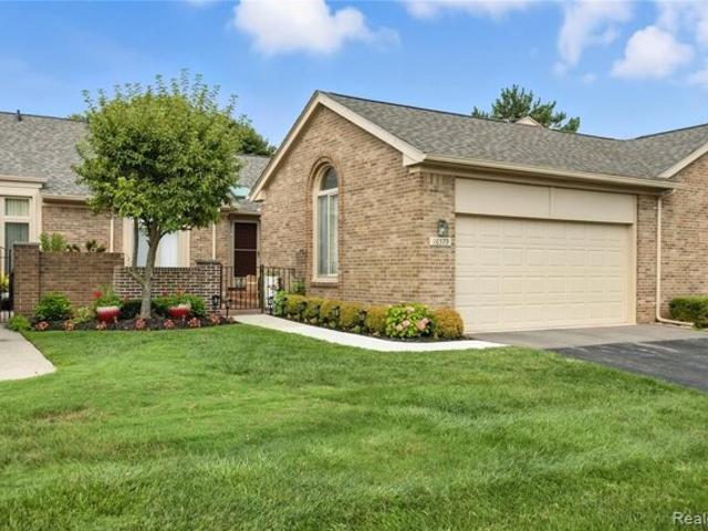 Condo for sale in Clinton Township