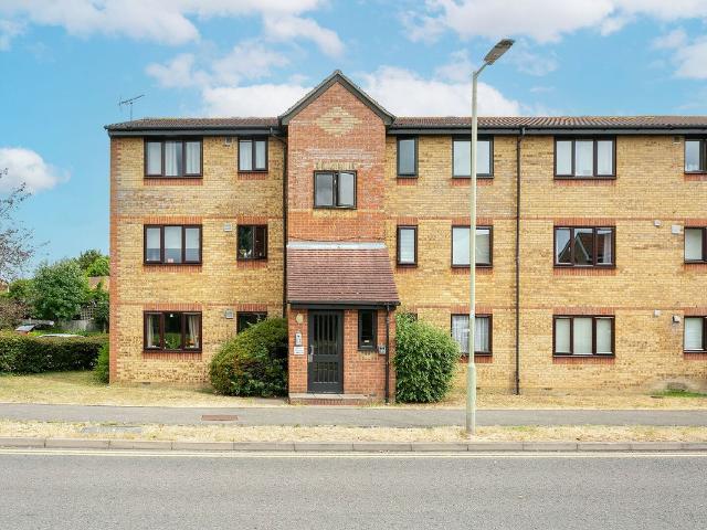 House for rent in Holywell Estate, Watford