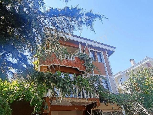 Sivrihisar içerisinde satılık Villa