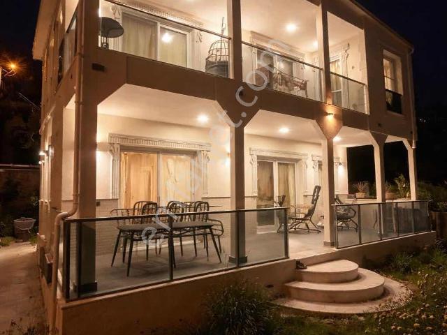 Bayrakli, İzmir içerisinde satılık Villa
