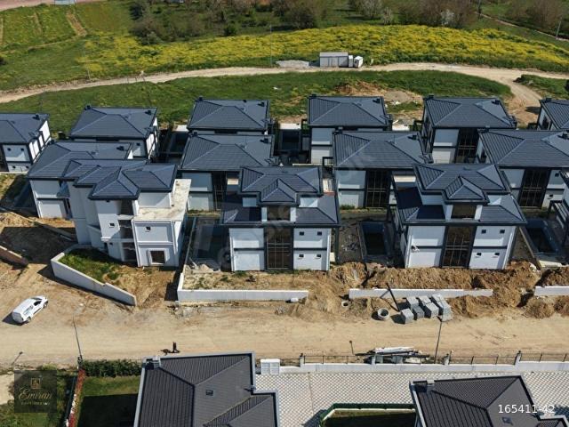 İzmit, Kocaeli içerisinde satılık Villa