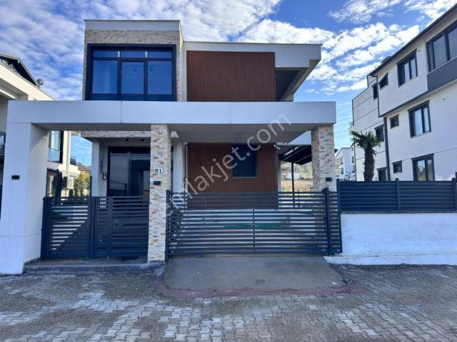 Kadıköy Beldesi, Yalova Merkez içerisinde satılık Villa
