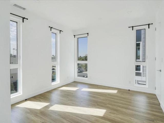 Apartment for rent in Canoga Park, California