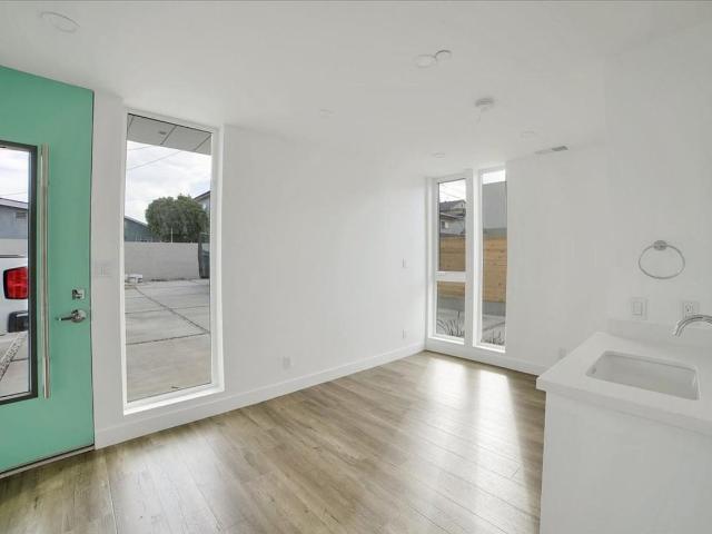 Apartment for rent in Canoga Park, California