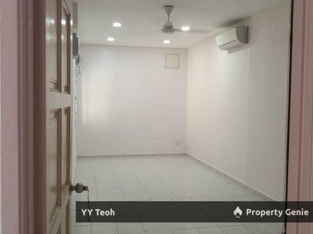 Terraced House for sale in Malaka