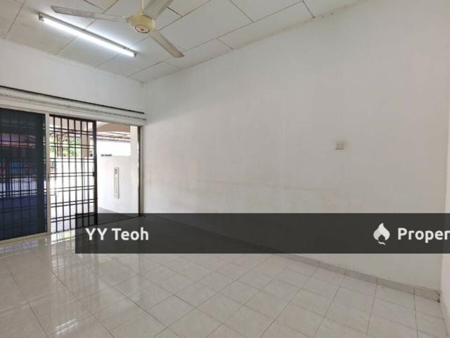 Terraced House for sale in Malaka