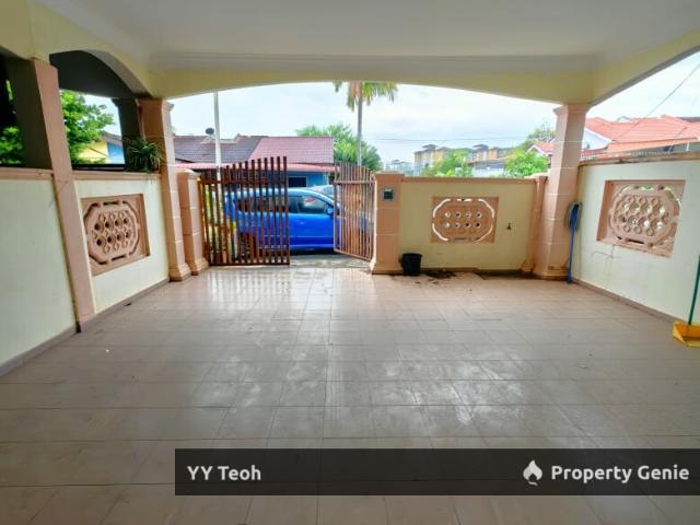 Terraced House for sale in Malaka