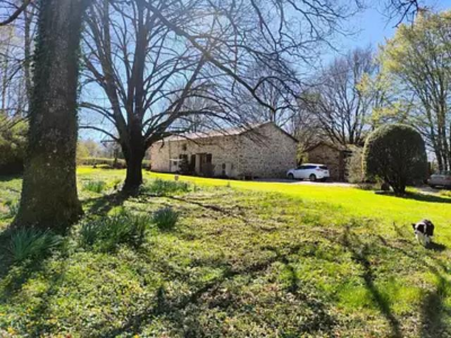 Maison vente à Confolens, Saulgond
