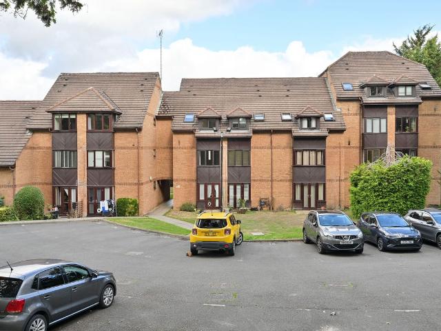 Apartment for rent in Holywell Estate, North Watford