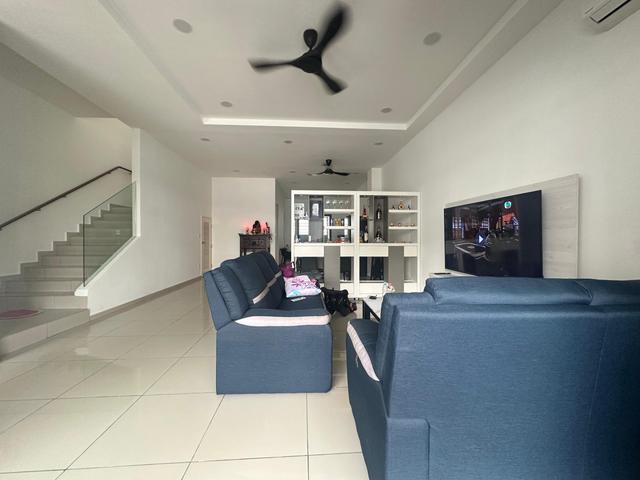 Terraced House for sale in Malaka