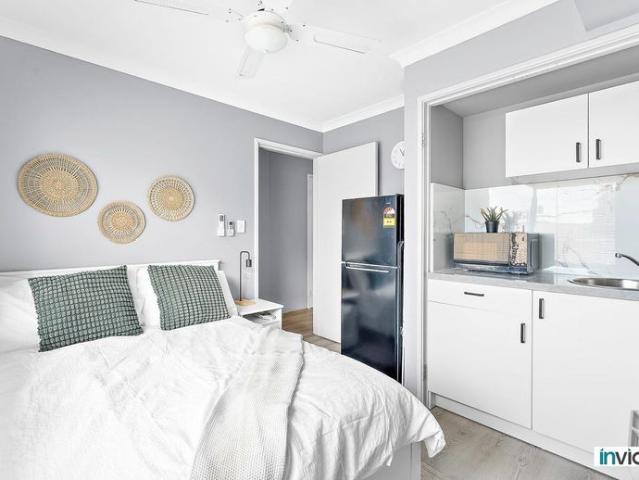 Room for rent in Hammond Park, Western Australia