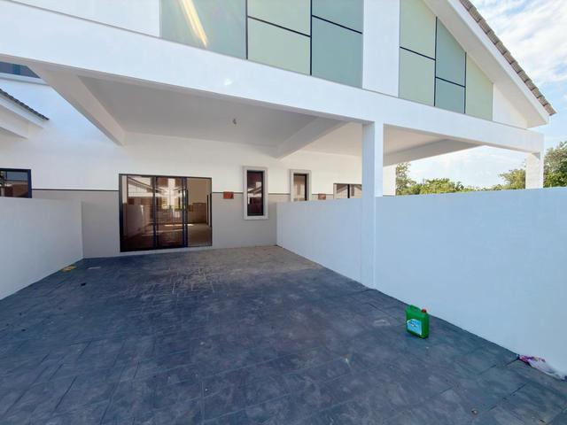 Terraced House for sale in Malaka