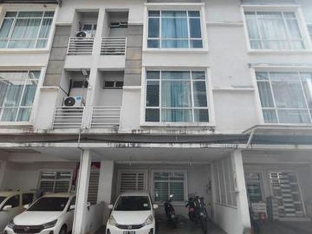 Townhouse for sale in Mukim 13, Georgetown