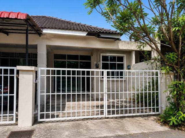 Terraced House for sale in Malaka