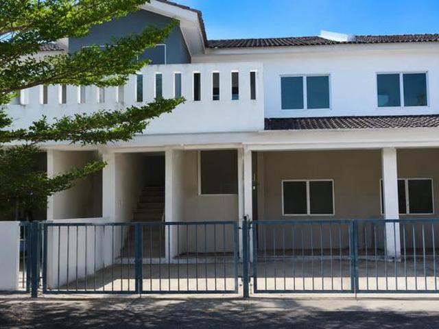 Townhouse for sale in Perak, Perak Tengah