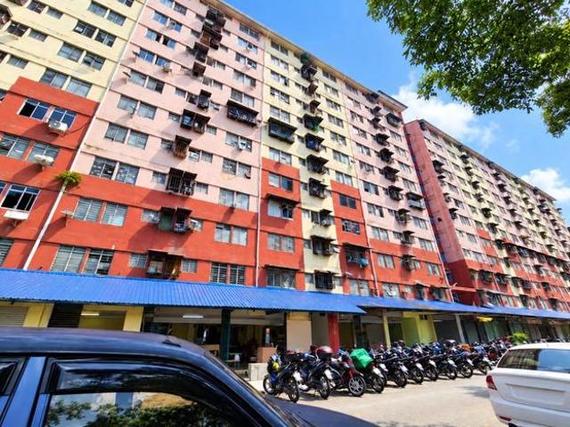 Flat for sale in Petaling Jaya, Petaling