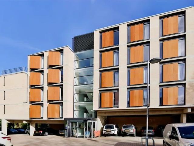 Studio for rent in St Clement's, The Slade