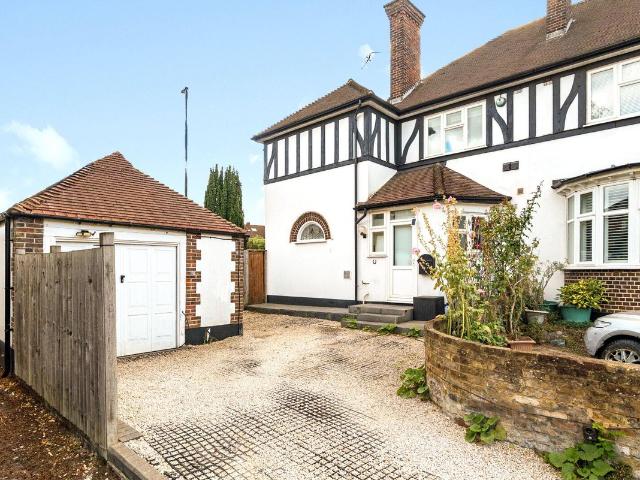 House for rent in Motspur Park, Greater London
