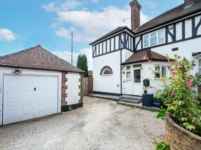 House for rent in Motspur Park, Greater London