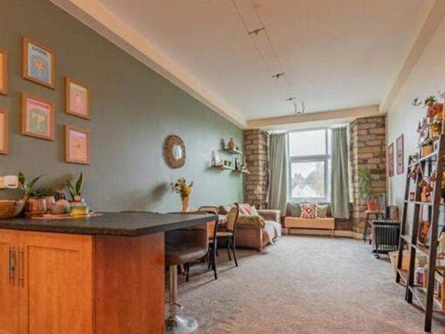 House for sale in Huddersfield, West Yorkshire