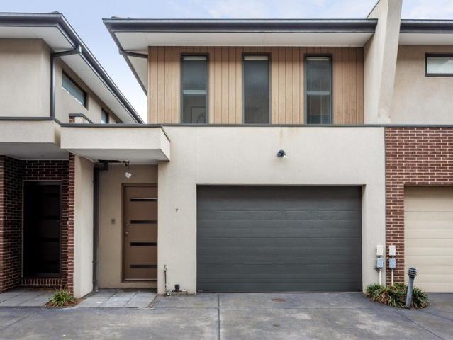 Townhouse for rent in Camerons Creek, Victoria