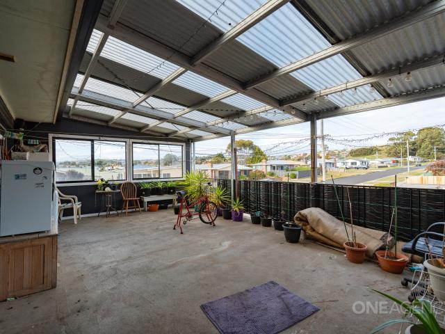 Flat for sale in Somerset, Tasmania