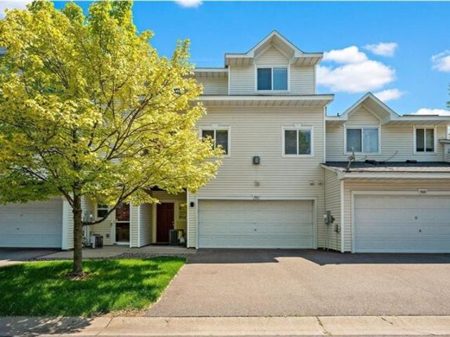 House for sale in Maple Grove House for sale in Maple Grove