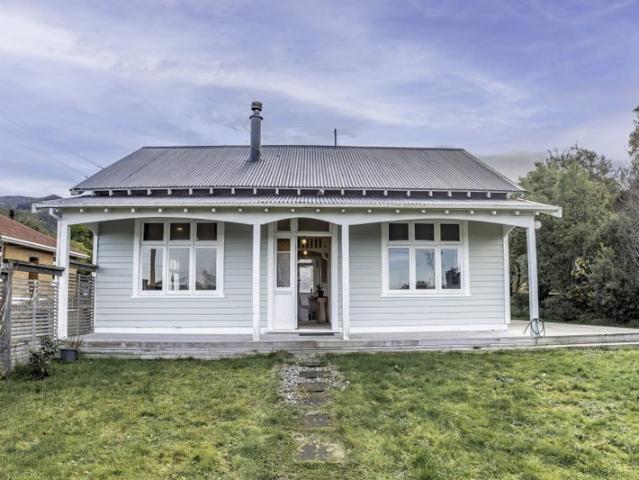 House for rent in Otakou