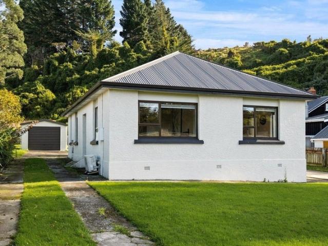House for rent in Otakou