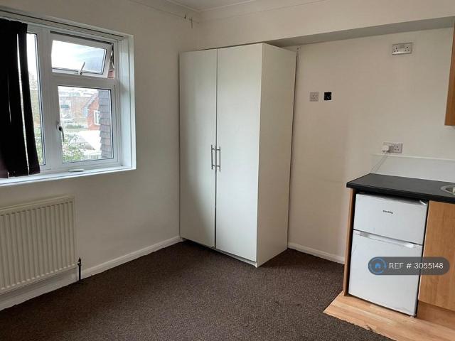 House for rent in London Borough of Hounslow, Greater London