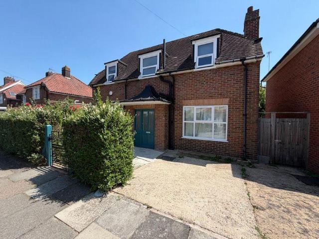 House for rent in London Borough of Ealing, Park Royal