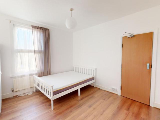 House for rent in Scotch Estate, Greater London