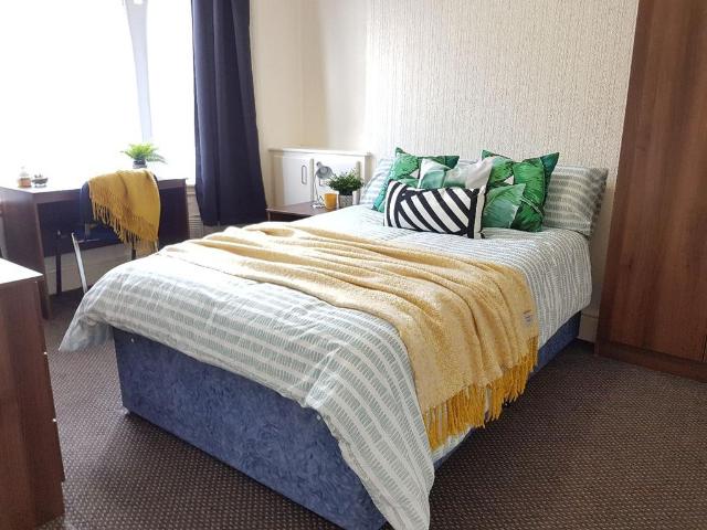 House for rent in Calderstones