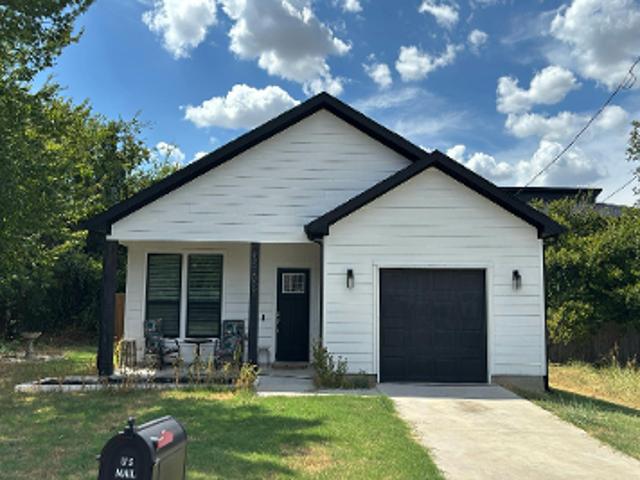 House for sale in Greenville, Hunt County