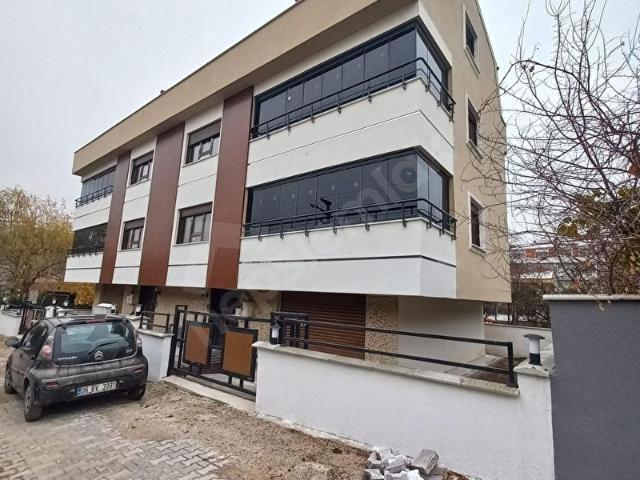 Sazova Mahallesi, Tepebaşı içerisinde satılık Villa