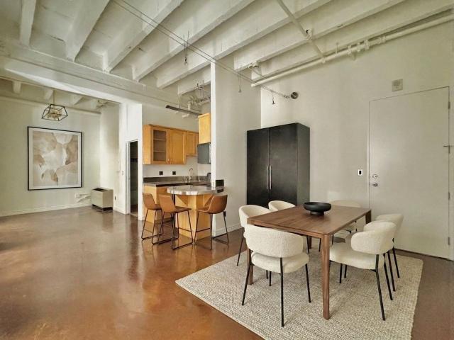 Apartment for rent in Canoga Park, California