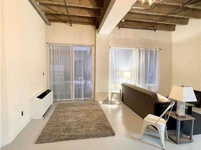 Apartment for rent in Canoga Park, California