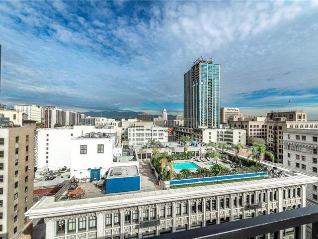 Apartment for rent in Canoga Park, California