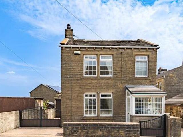 House for sale in Huddersfield, West Yorkshire