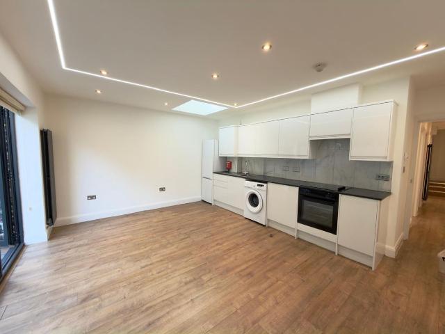 Apartment for rent in Stroud Green, Greater London