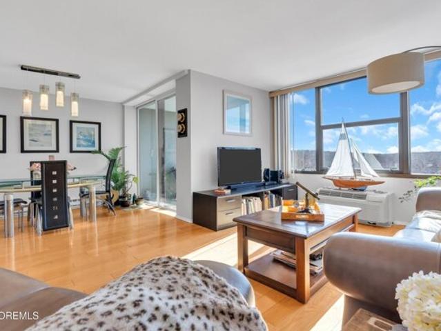 Condo for sale in Highlands
