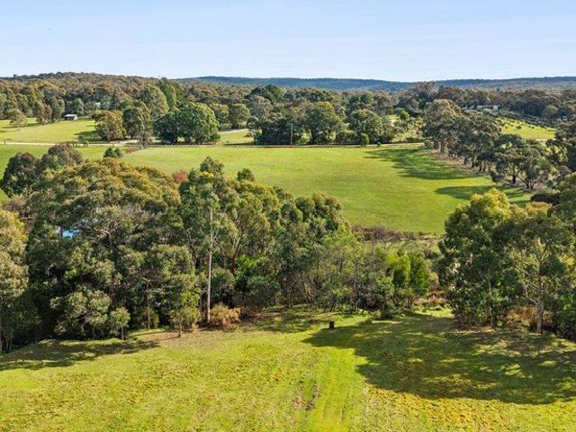 Cottage for sale in Taradale, Victoria