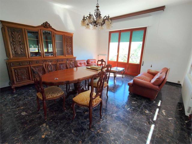Villa Indipendente in affitto a Isola, Luni