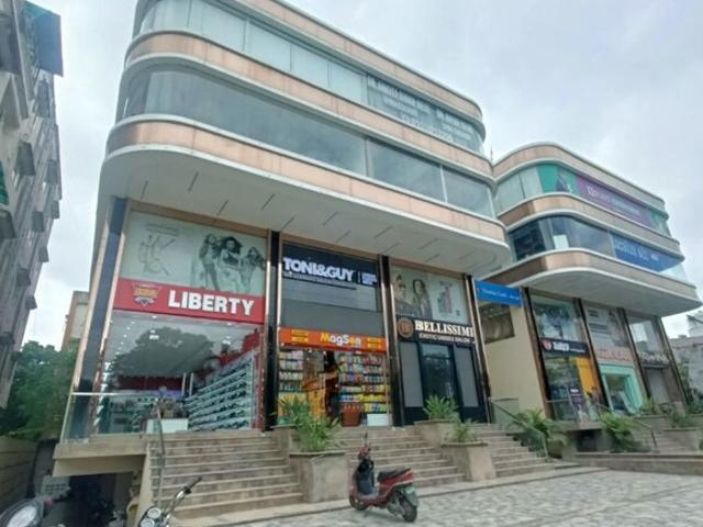Commercial for sale in Madya