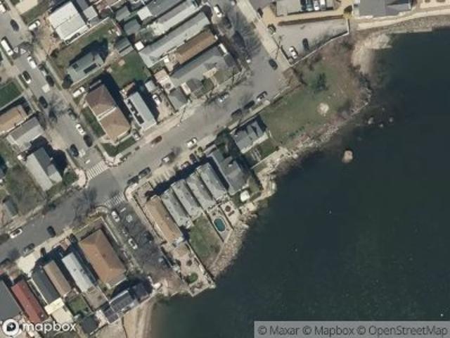 House for sale in The Bronx, Arverne