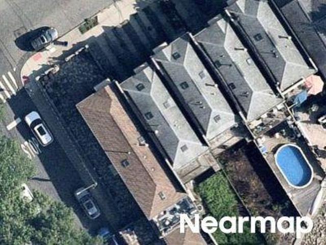 Property for sale in The Bronx, Arverne