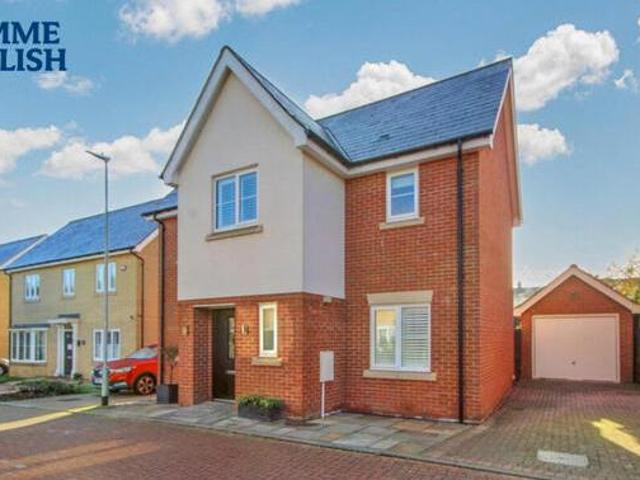 House for sale in Steeple View, Essex